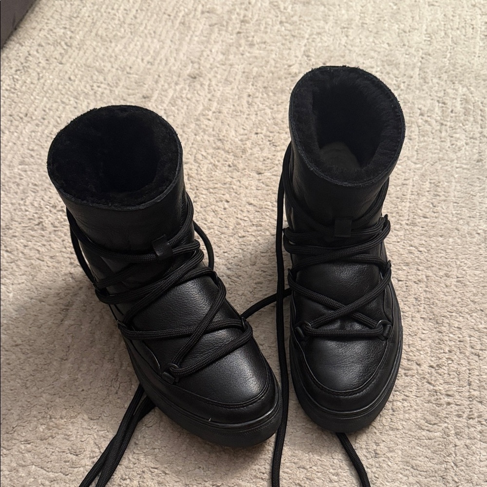 Inuikii Boots 6.5 / 37